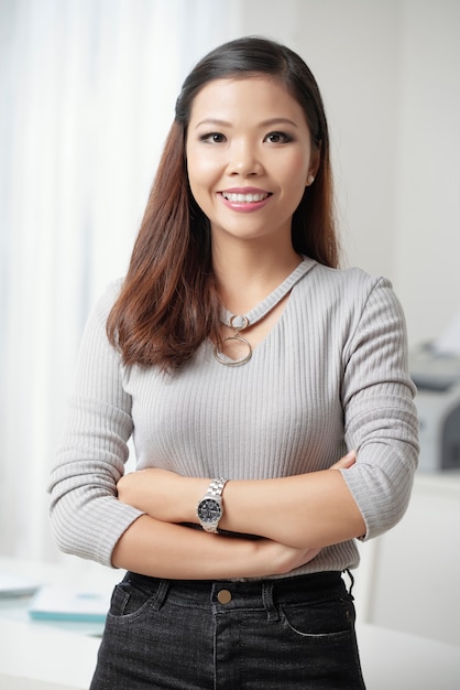 Jeune femme d'affaires asiatique