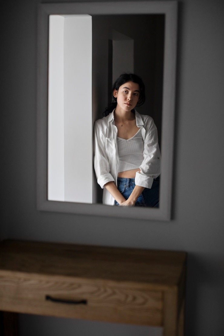 Photo gratuit jeune femme aux prises avec l'anxiété