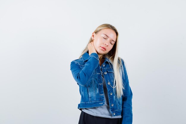 Jeune Femme Blonde Charmante Isolée