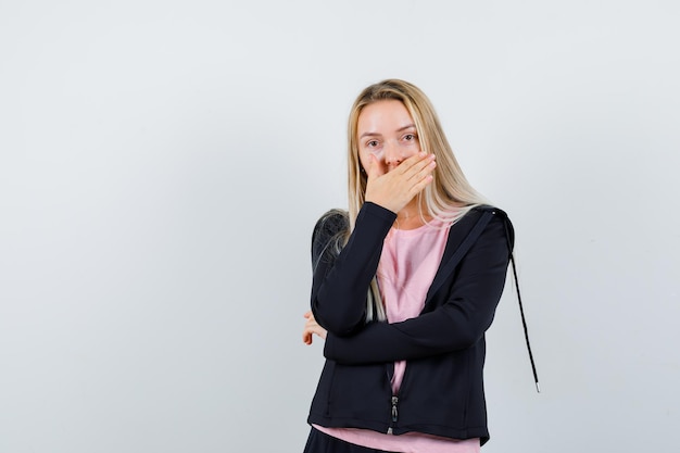 Jeune Femme Blonde Charmante Isolée