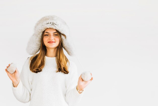 Jeune femme, chapeau, pull