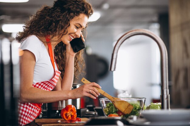 Jeune, femme, cuisine, cuisine