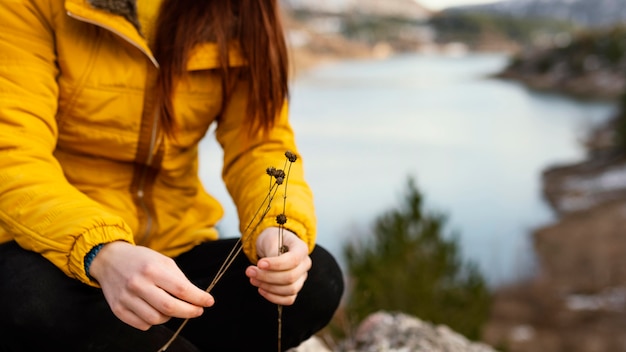 Jeune femme, dans, nature, gros plan