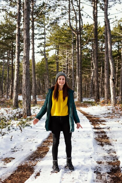 Jeune femme, dans, nature