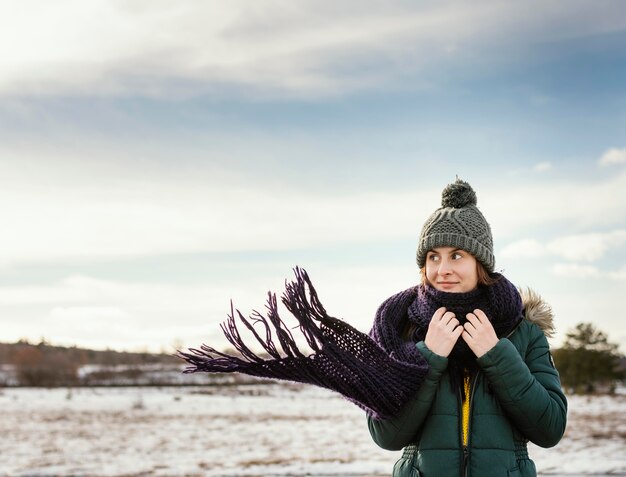 Jeune femme, dans, nature