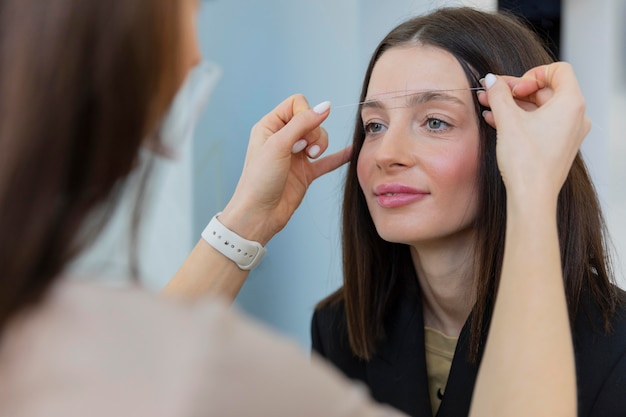 Jeune femme, obtenir, a, soin beauté