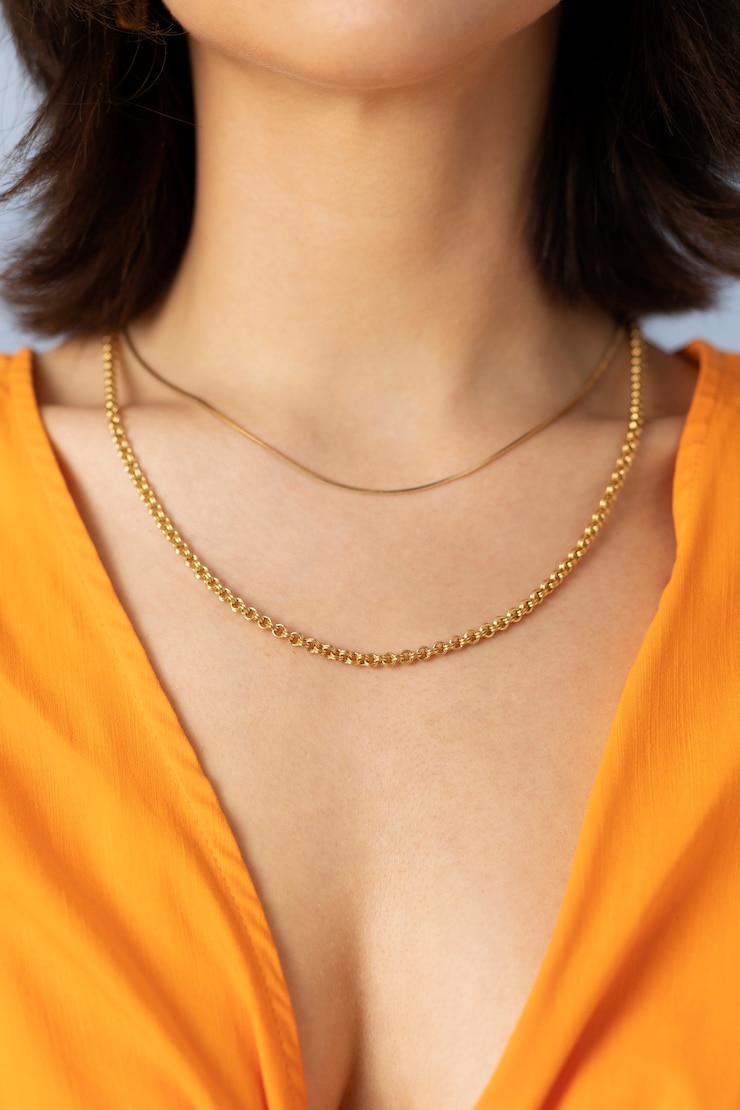 Photo gratuit jeune femme, porter, chaîne, collier