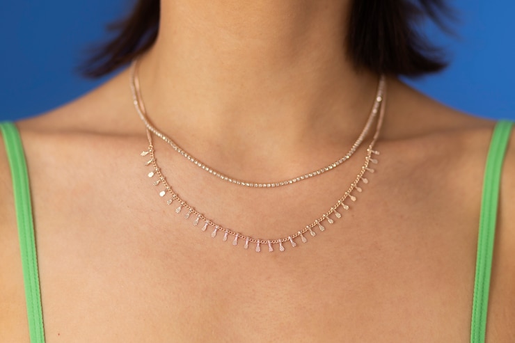 Photo gratuit jeune femme, porter, chaîne, collier