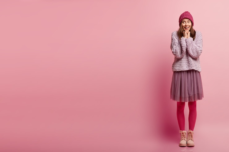 Photo gratuit jeune femme, porter, vêtements mode