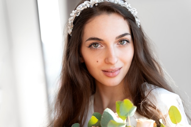 Photo gratuite jeune femme se prépare pour le mariage