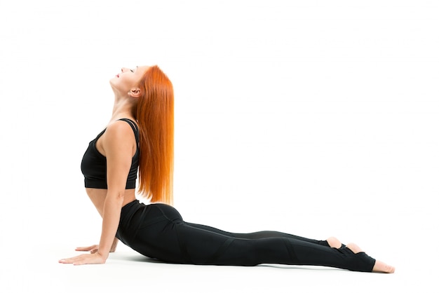Photo gratuite jeune femme sportive faisant du yoga asana