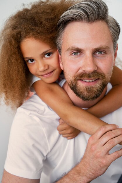 Jeune fille adoptée par un couple