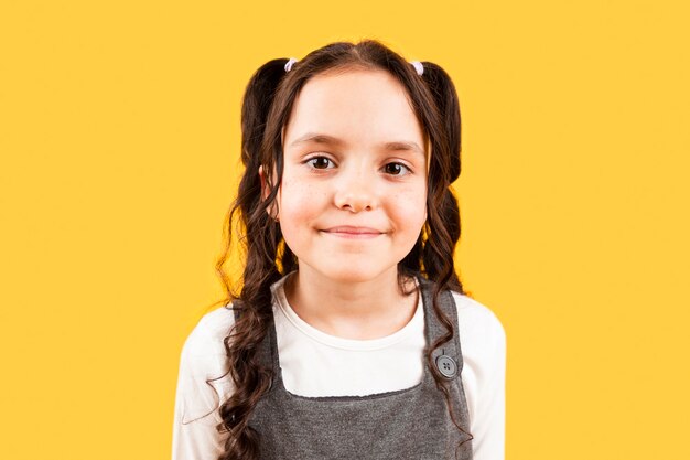 Jeune fille, pose, coiffure