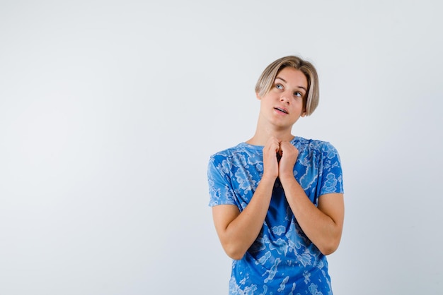 Jeune Fille Rêvant Sur Fond Blanc