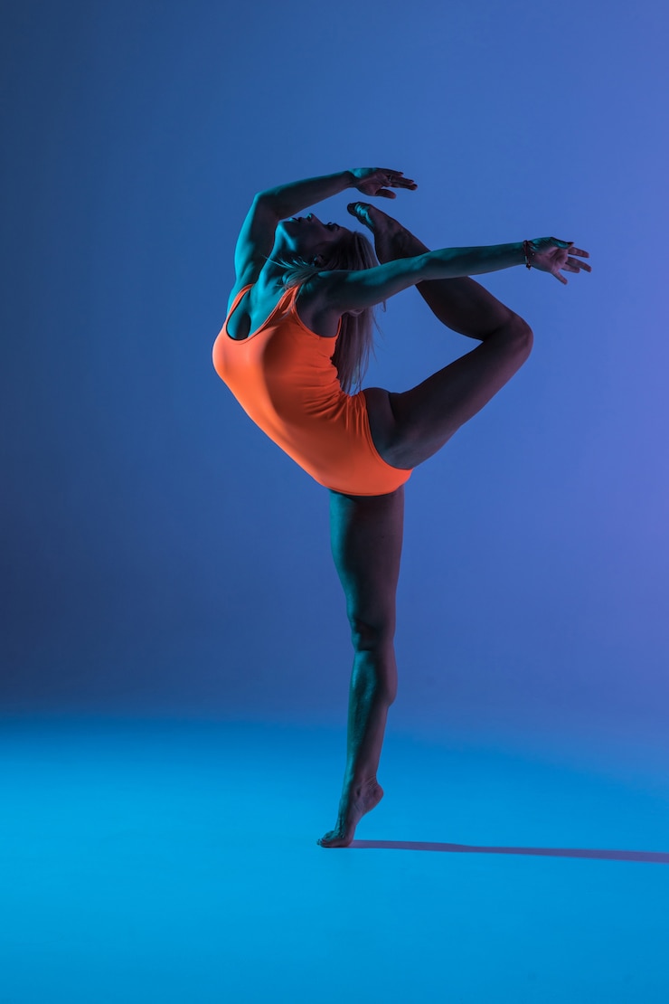 Photo gratuit jeune, girl, gymnastique, exercice, isolé