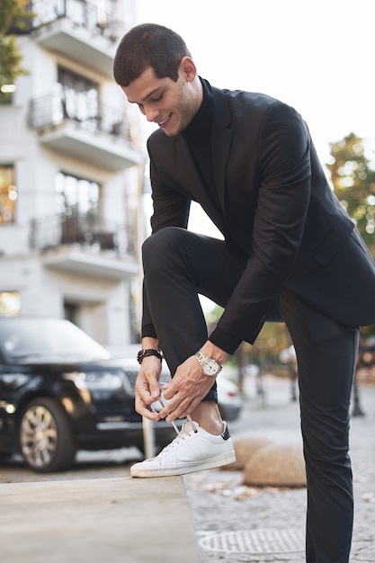 Jeune homme d'affaires à la mode.