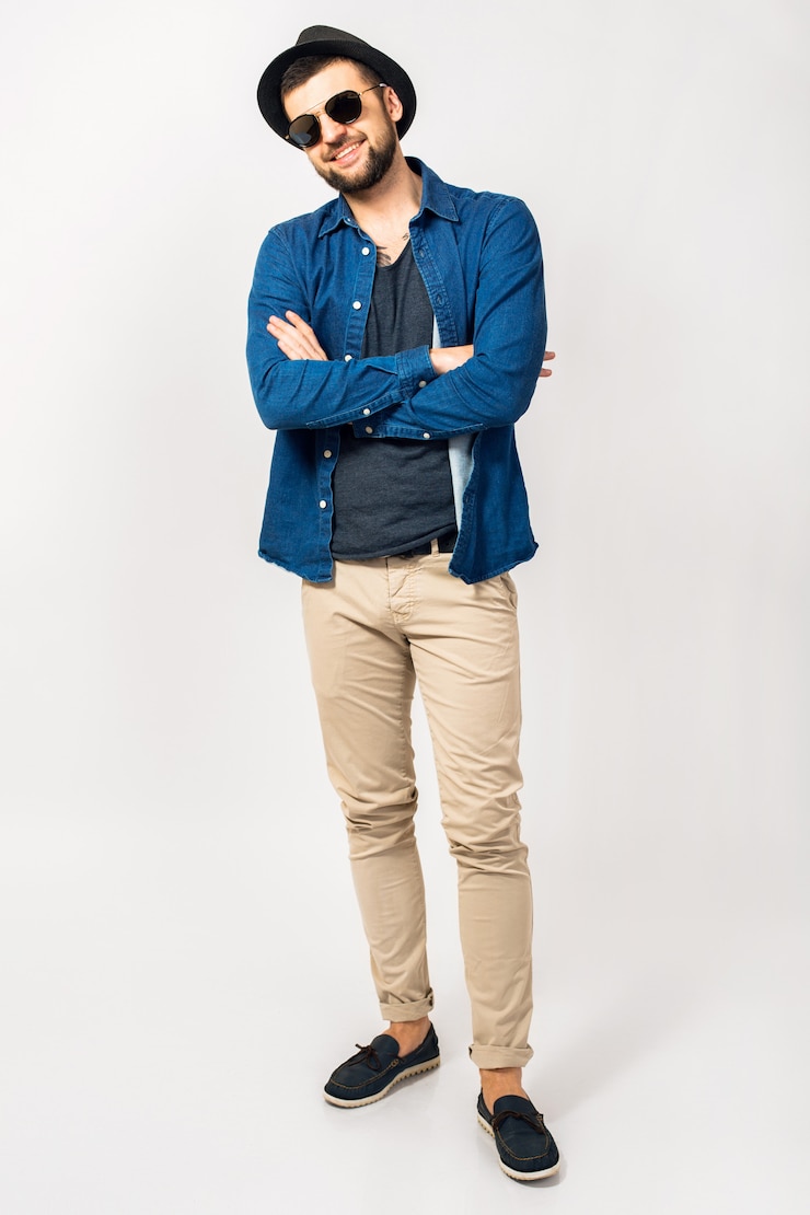Photo gratuit jeune homme beau hipster debout