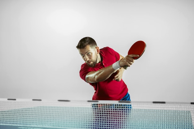 Jeune homme, jouer, tennis table