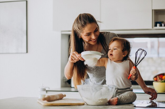 Jeune, mère, elle, petit, fils, cuisine, cuisine