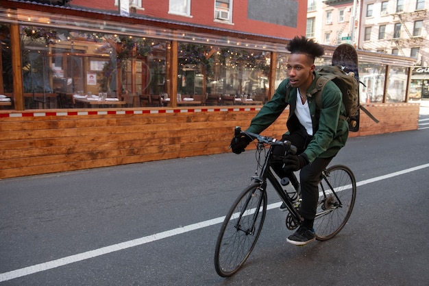 Jeune en mobilité durable