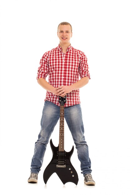 Jeune musicien avec une guitare