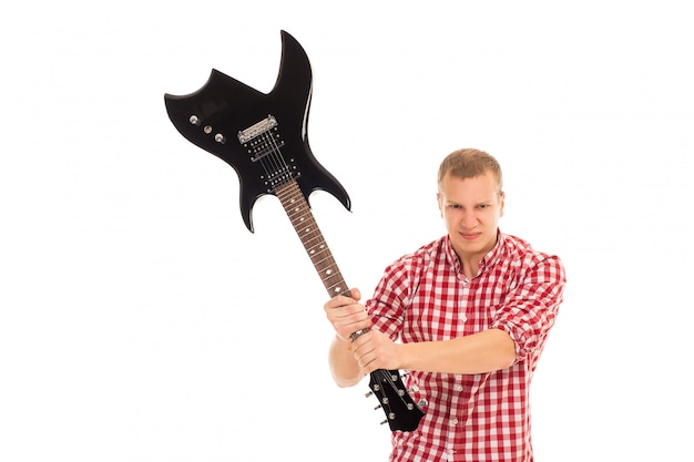 Jeune musicien avec une guitare