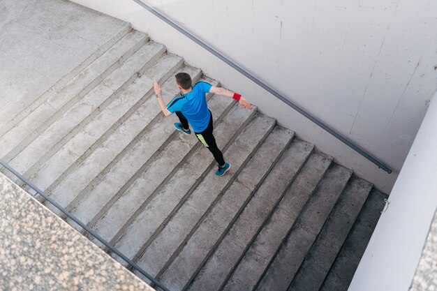 Jeune, pratiquer, intervalle, séance entraînement, escalier