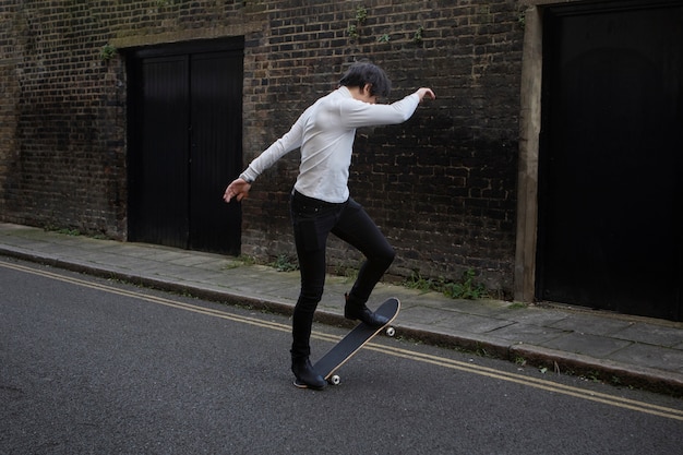 Photo gratuite les jeunes dans les rues de londres