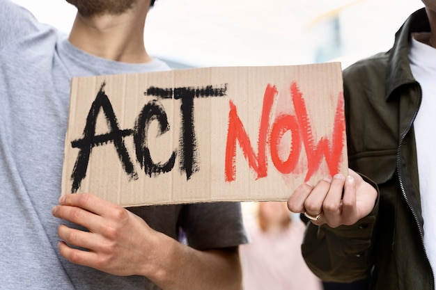 Les jeunes militants passent à l'action