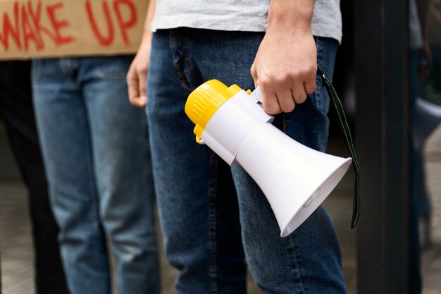 Les jeunes militants passent à l'action