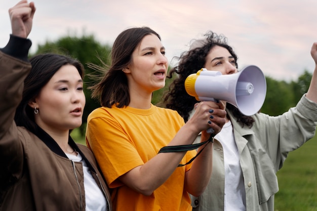 Les jeunes militants passent à l'action