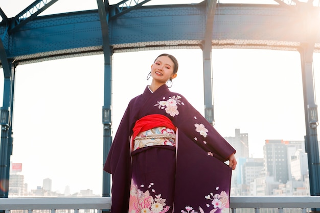 Photo gratuite la jeunesse japonaise célèbre le jour de la majorité