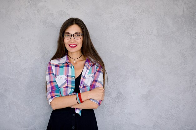Jolie femme à lunettes