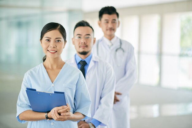 Jolie femme médecin