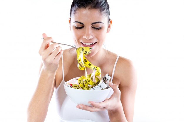 Jolie jeune femme faisant un régime amincissant. Image conceptuelle de l&#39;alimentation