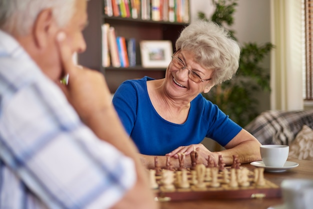 Jouer Aux échecs Est Un Bon Moyen De Détente