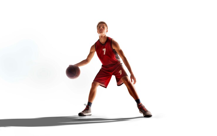 Photo gratuit un joueur de basket-ball en action au coucher du soleil