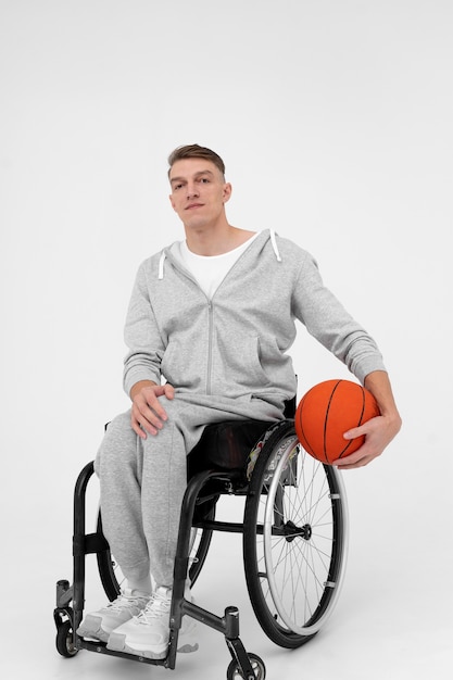Joueur masculin de basket-ball handicapé