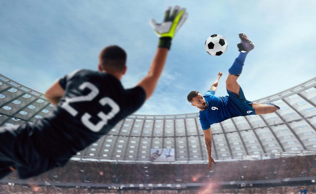 Joueurs de football en action sur un stade professionnel