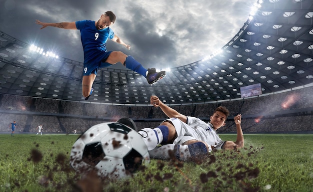 Joueurs de football en action sur un stade professionnel