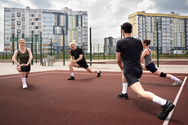 Joueurs de volley-ball ayant un match