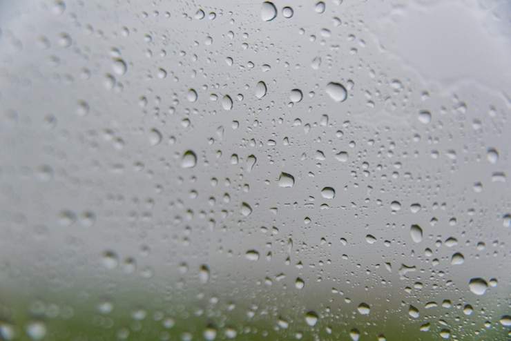 Photo gratuit jour de pluie - derrière la vitre de la voiture