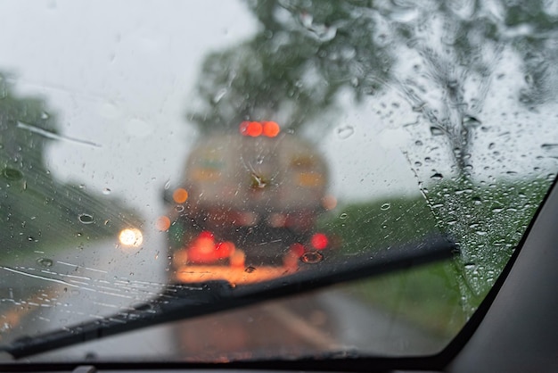 Jour De Pluie Derrière La Vitre De La Voiture