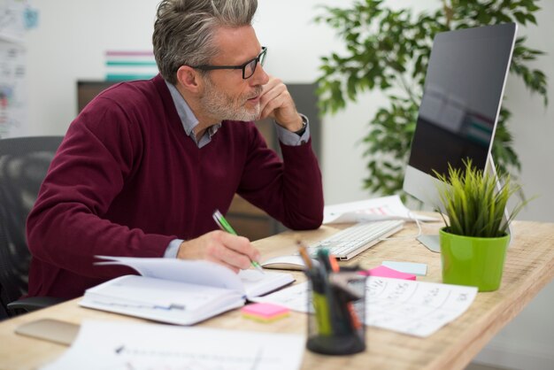 Une journée bien remplie est normale à ce travail