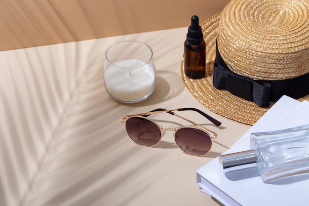 Photo gratuite journée de la femme nature morte avec maquillage et bijoux