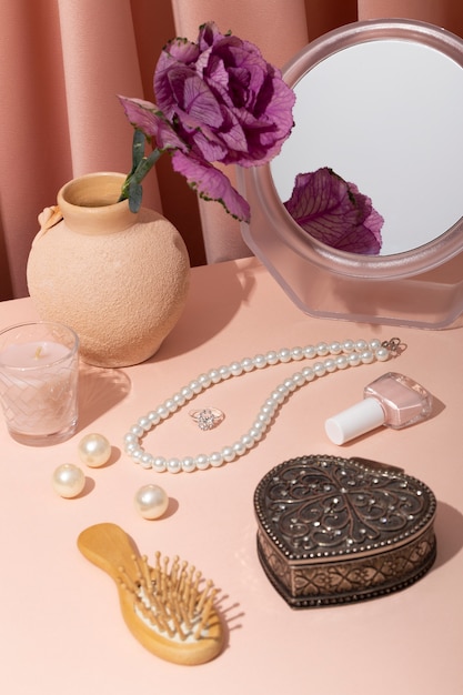 Journée de la femme nature morte avec maquillage et bijoux