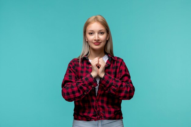 Journée internationale des étudiants jeune fille mignonne en chemise à carreaux rouge tenant les mains ensemble