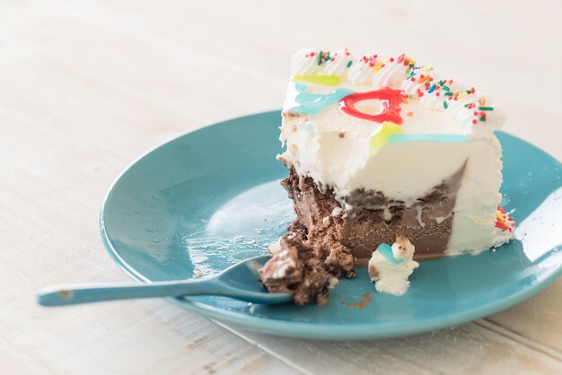 joyeux anniversaire gâteau aux glaces