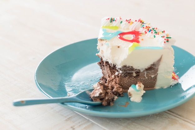 joyeux anniversaire gâteau aux glaces