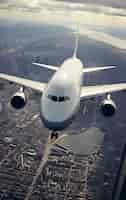 Photo gratuite jumbo jet volant dans le ciel